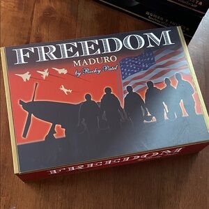 Freedom Maduro Cigar Box - Red